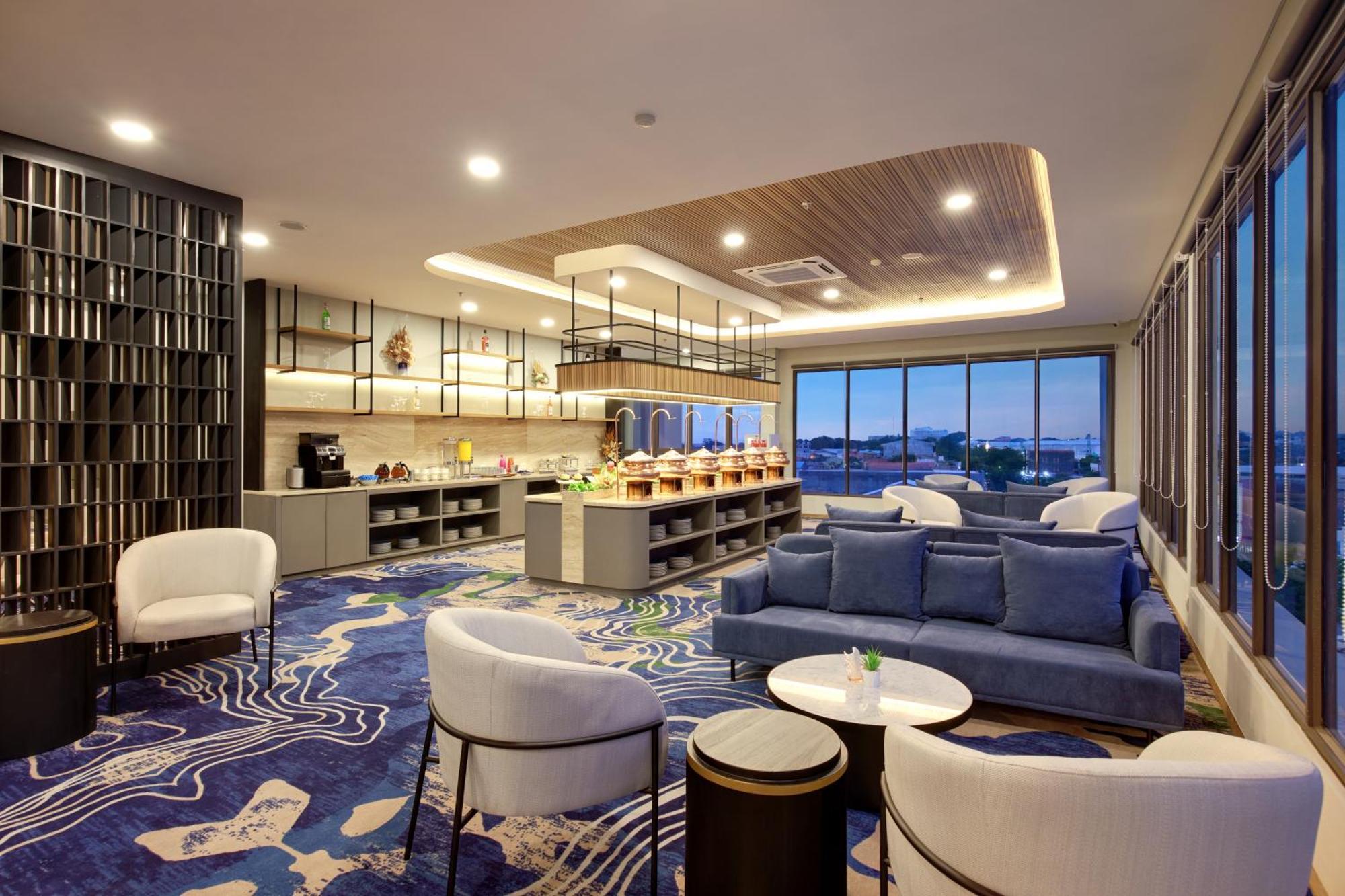 Aston Palu Hotel & Conference Center Extérieur photo